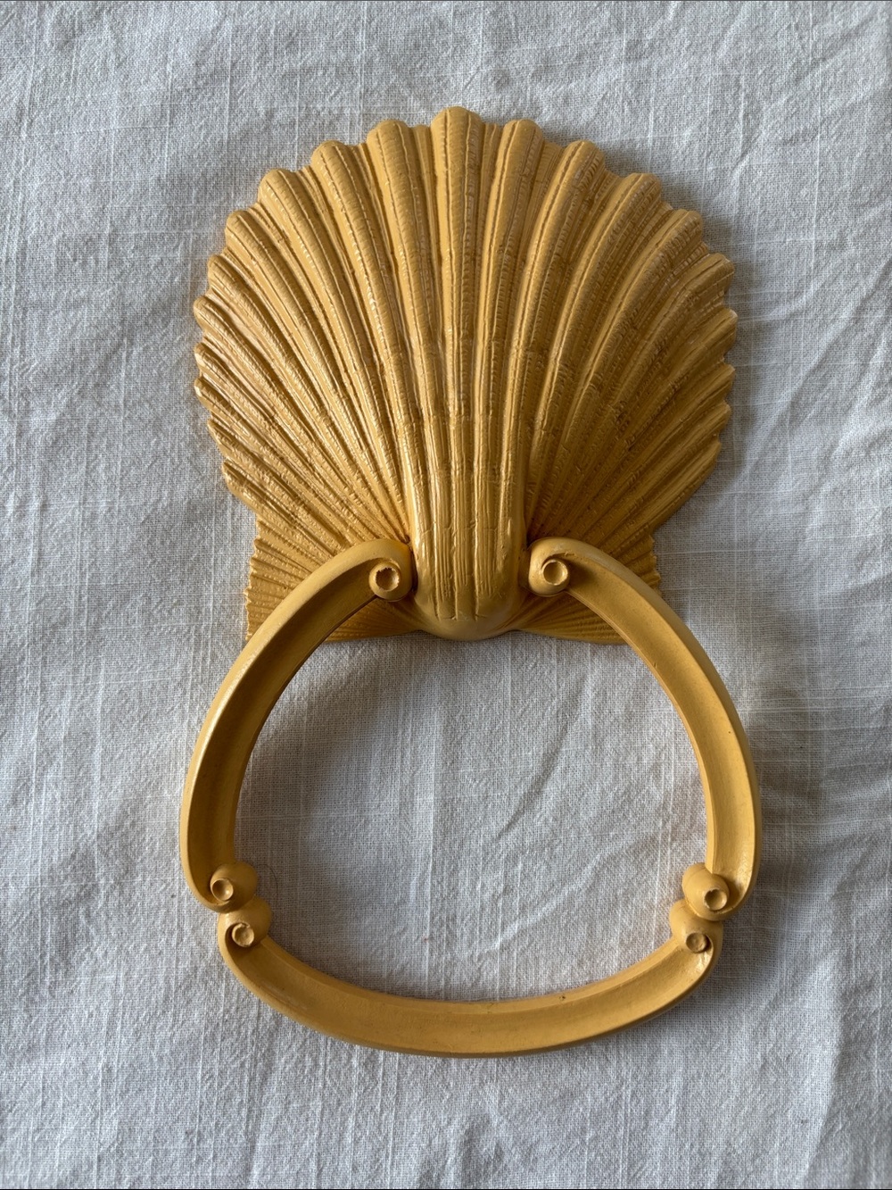 Vintage Syroco shell towel holder, gold tone, plastic, 11x6.5”